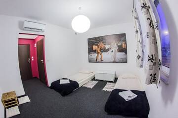 Фото номера Двухместный номер с 2 отдельными кроватями Отель GarageHotel г. Влоцлавек 9