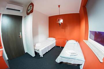 Фото номера Двухместный номер с 2 отдельными кроватями Отель GarageHotel г. Влоцлавек 24