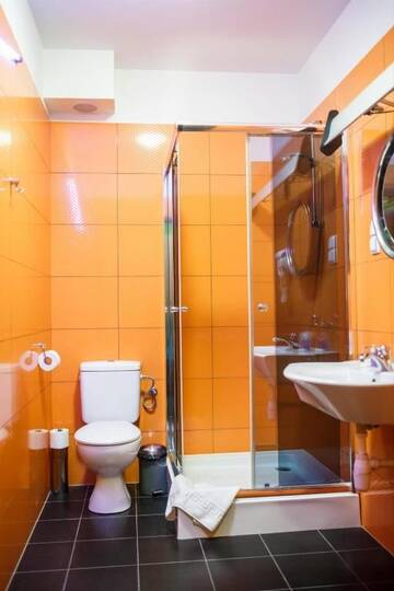 Фото номера Двухместный номер с 2 отдельными кроватями Отель GarageHotel г. Влоцлавек 35