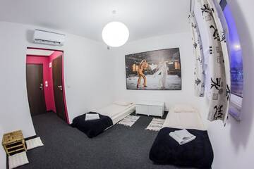 Фото номера Двухместный номер с 2 отдельными кроватями Отель GarageHotel г. Влоцлавек 3
